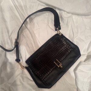 Elegant Black Crocodile-Embossed Shoulder Bag